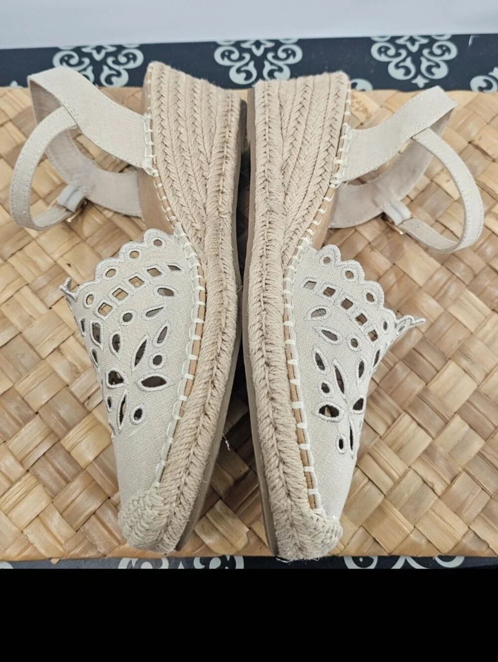 Western Eyelet Espadrille Cream Sandal Size 10